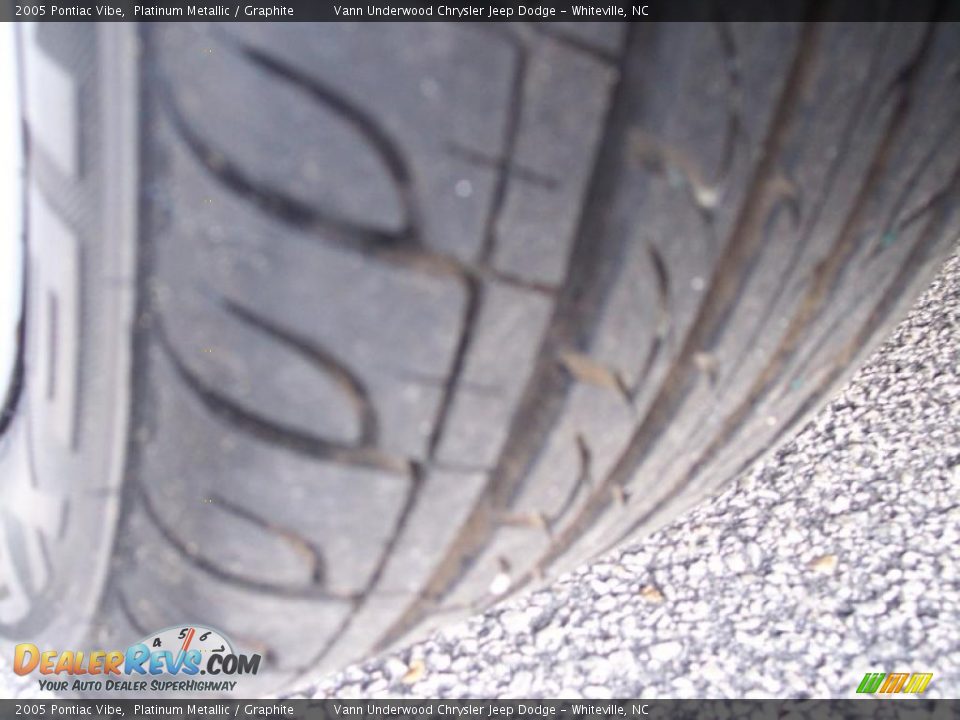 2005 Pontiac Vibe Platinum Metallic / Graphite Photo #14