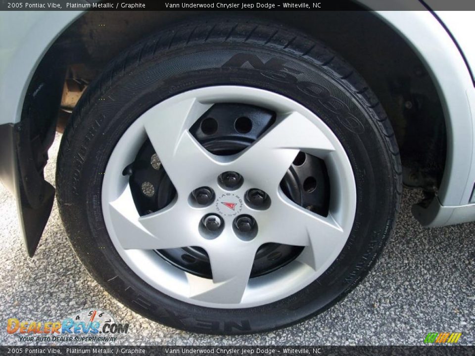 2005 Pontiac Vibe Platinum Metallic / Graphite Photo #15