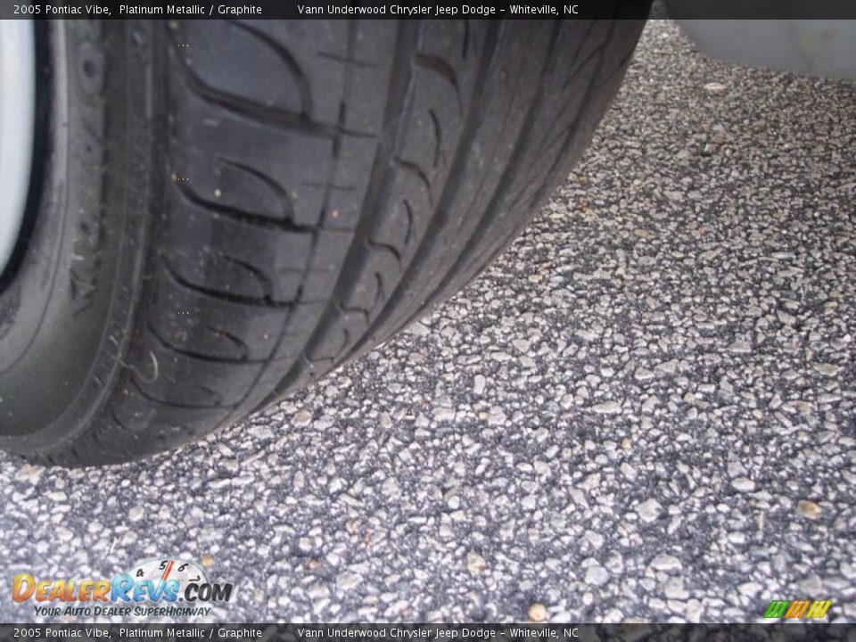 2005 Pontiac Vibe Platinum Metallic / Graphite Photo #16