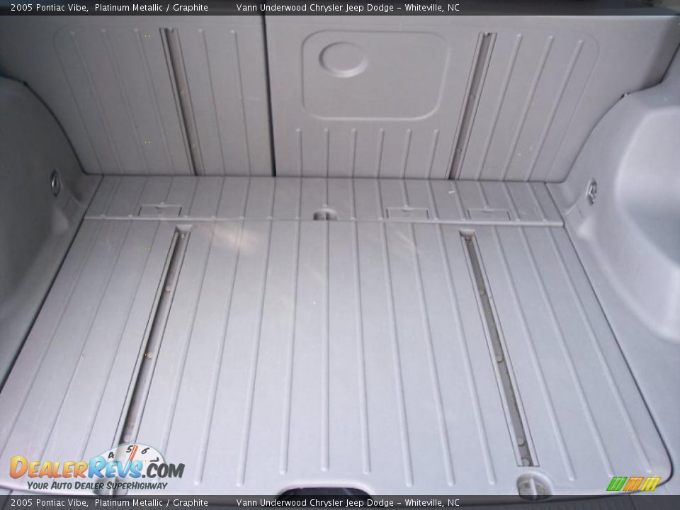 2005 Pontiac Vibe Platinum Metallic / Graphite Photo #18