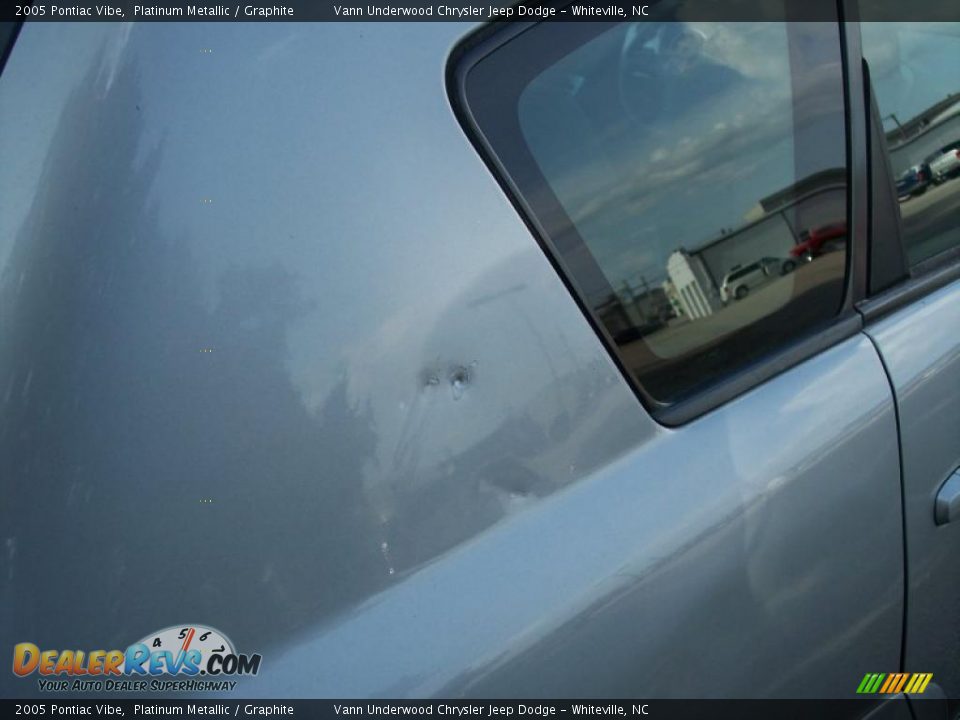 2005 Pontiac Vibe Platinum Metallic / Graphite Photo #20
