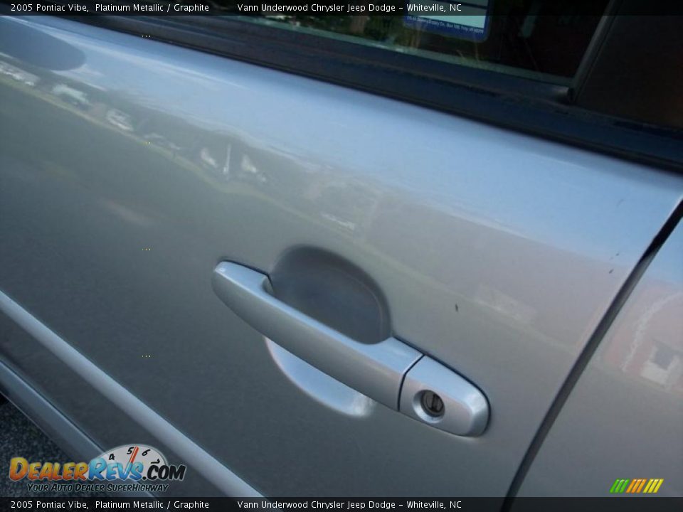 2005 Pontiac Vibe Platinum Metallic / Graphite Photo #21
