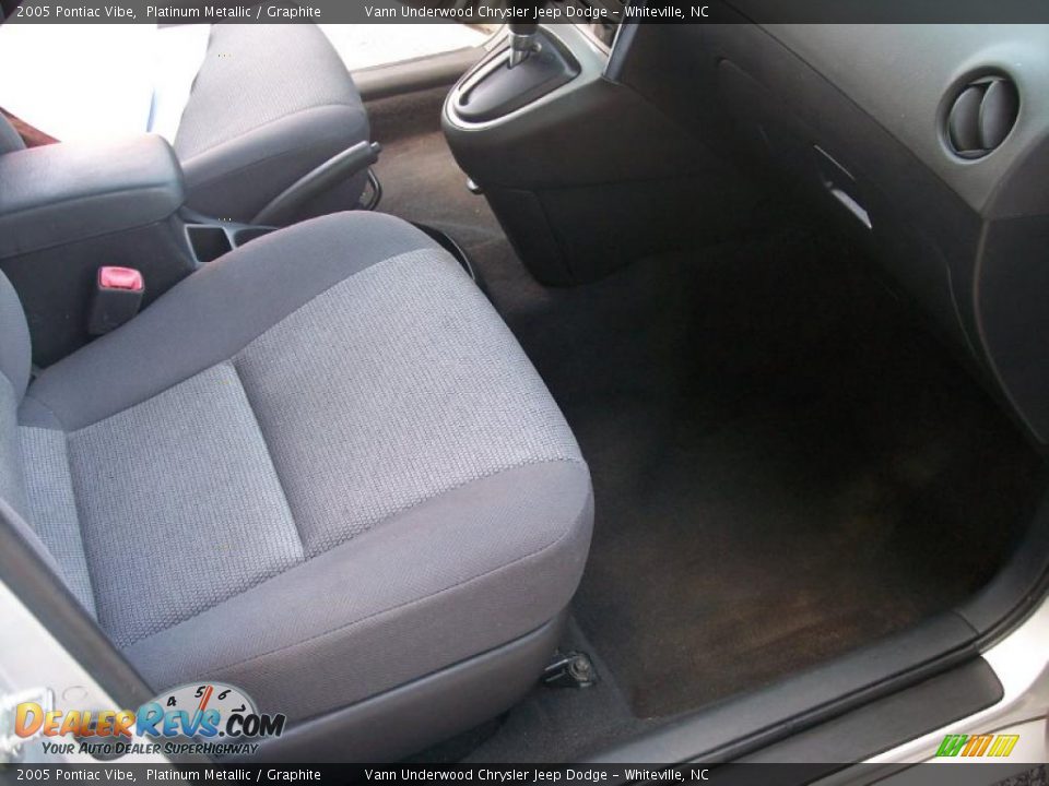 2005 Pontiac Vibe Platinum Metallic / Graphite Photo #28