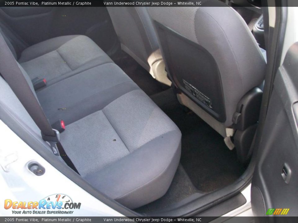 2005 Pontiac Vibe Platinum Metallic / Graphite Photo #29