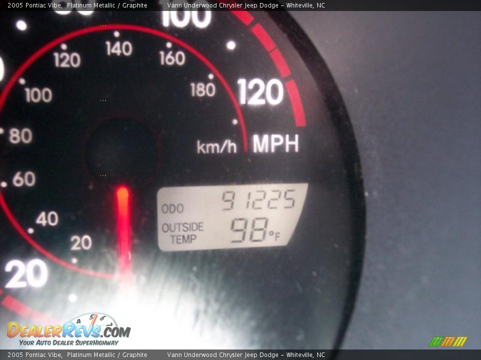 2005 Pontiac Vibe Platinum Metallic / Graphite Photo #35