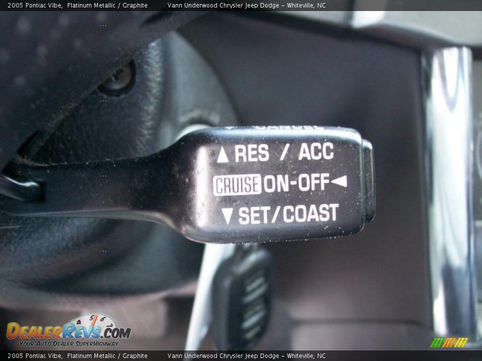 2005 Pontiac Vibe Platinum Metallic / Graphite Photo #36