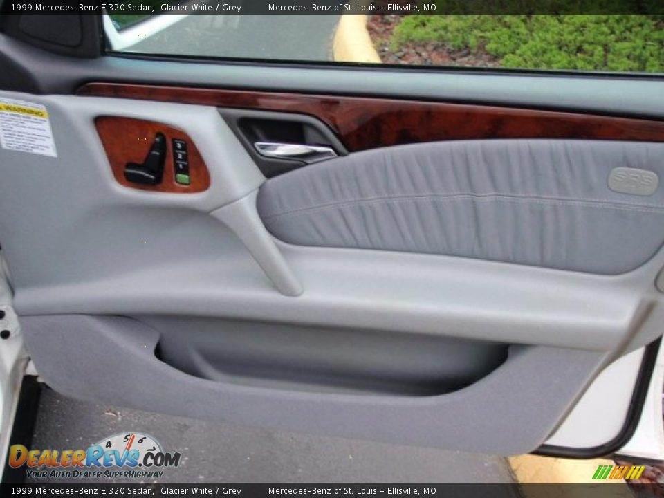 1999 Mercedes-Benz E 320 Sedan Glacier White / Grey Photo #17