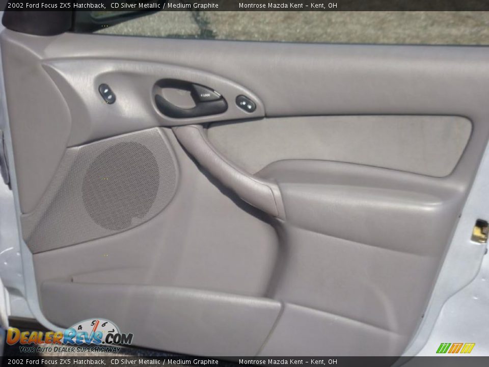 2002 Ford Focus ZX5 Hatchback CD Silver Metallic / Medium Graphite Photo #13
