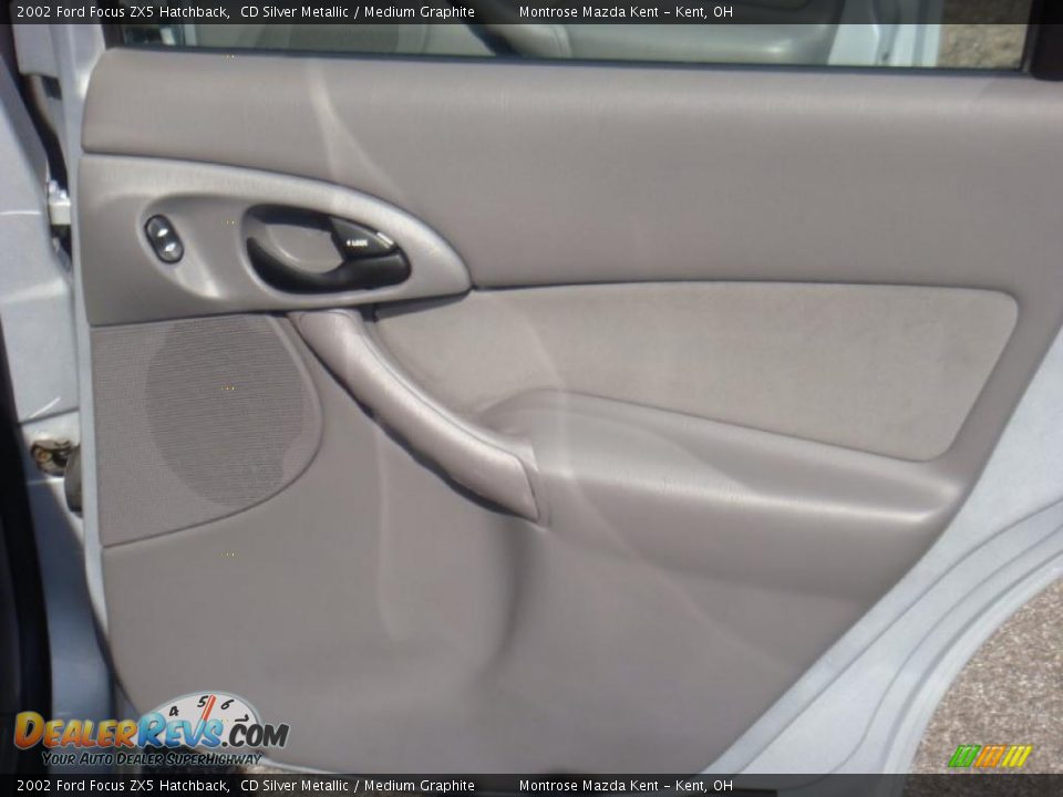 2002 Ford Focus ZX5 Hatchback CD Silver Metallic / Medium Graphite Photo #14