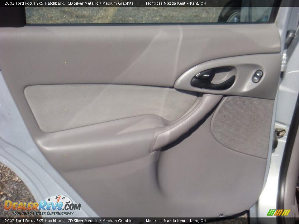 2002 Ford Focus ZX5 Hatchback CD Silver Metallic / Medium Graphite Photo #15