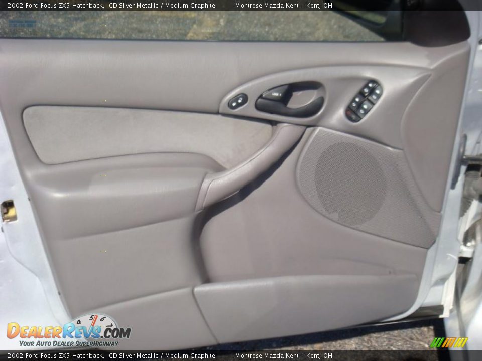 2002 Ford Focus ZX5 Hatchback CD Silver Metallic / Medium Graphite Photo #16