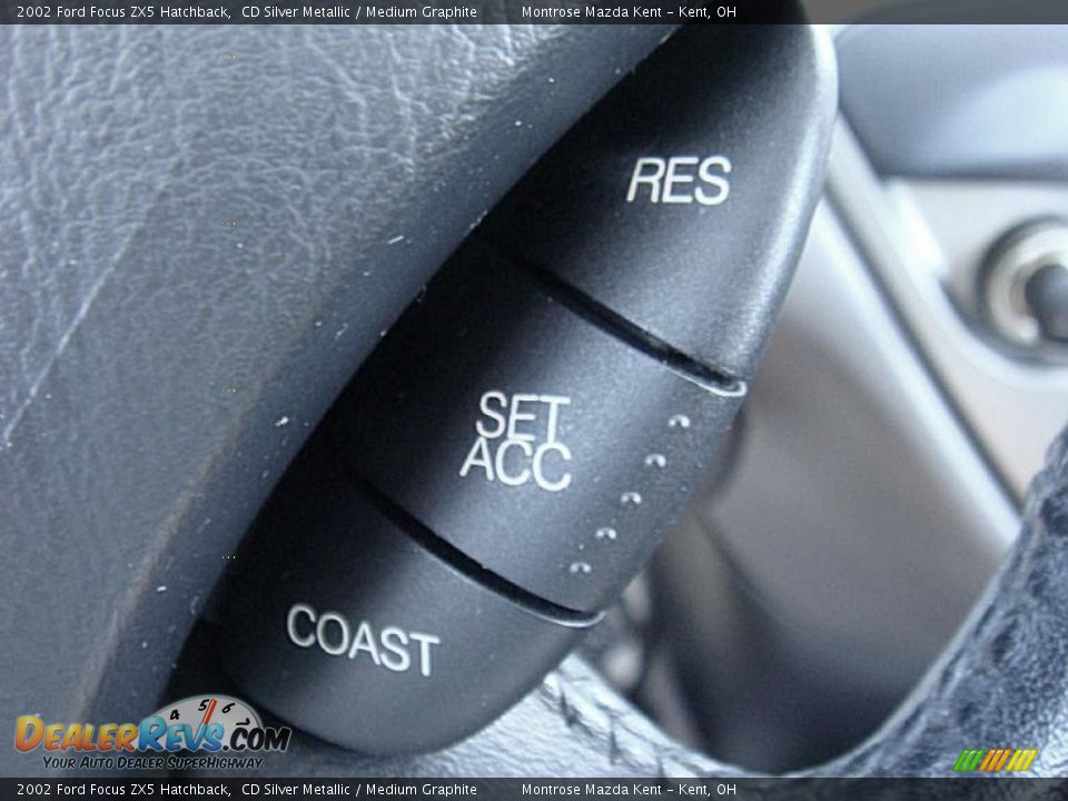 2002 Ford Focus ZX5 Hatchback CD Silver Metallic / Medium Graphite Photo #21