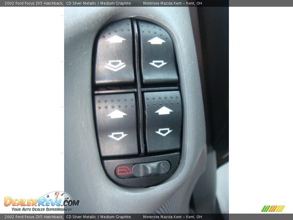 2002 Ford Focus ZX5 Hatchback CD Silver Metallic / Medium Graphite Photo #22