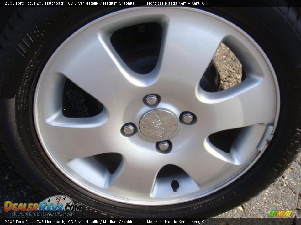 2002 Ford Focus ZX5 Hatchback CD Silver Metallic / Medium Graphite Photo #27