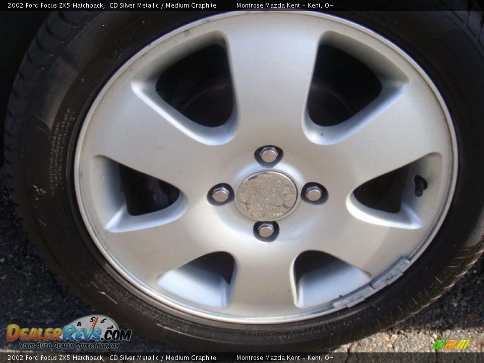 2002 Ford Focus ZX5 Hatchback CD Silver Metallic / Medium Graphite Photo #28