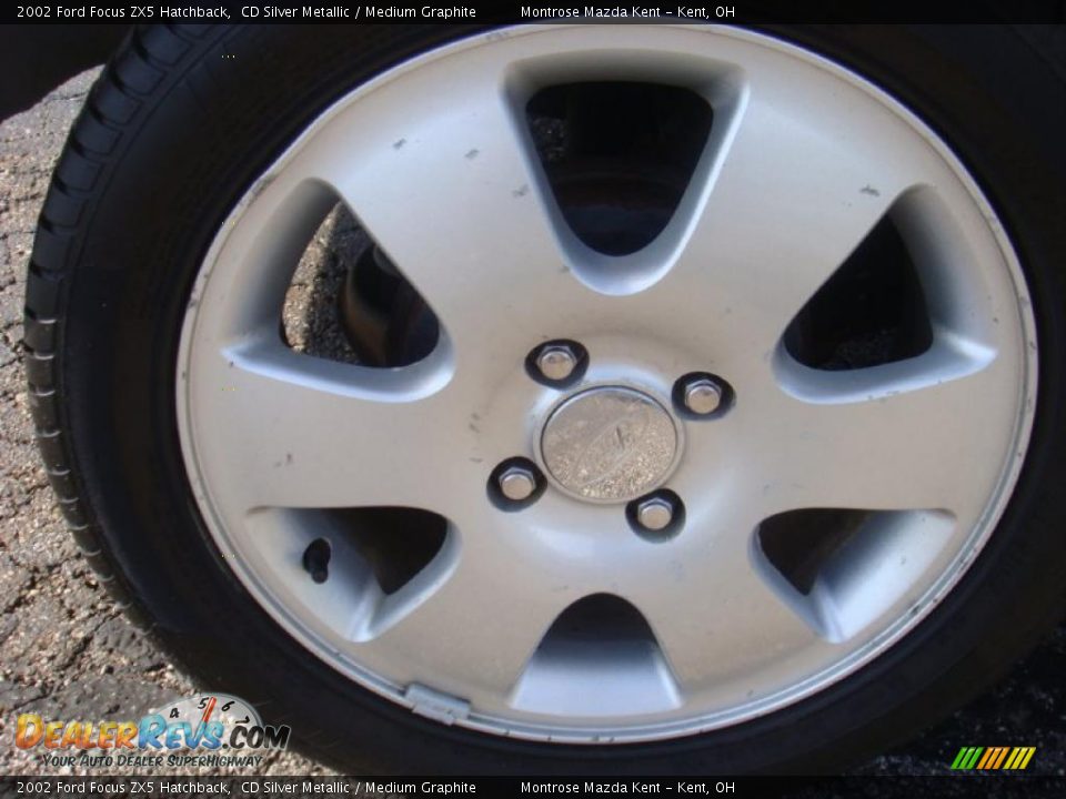 2002 Ford Focus ZX5 Hatchback CD Silver Metallic / Medium Graphite Photo #30