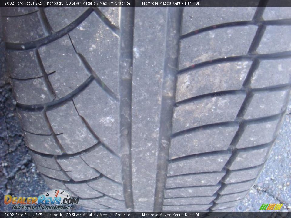 2002 Ford Focus ZX5 Hatchback CD Silver Metallic / Medium Graphite Photo #31