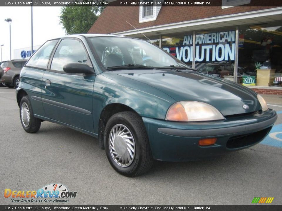 Front 3/4 View of 1997 Geo Metro LSi Coupe Photo #1