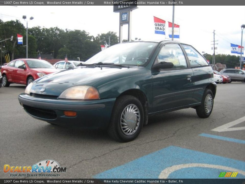 Front 3/4 View of 1997 Geo Metro LSi Coupe Photo #2