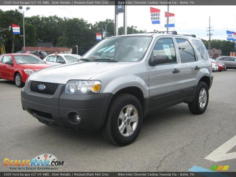 2005 Ford Escape XLT V6 4WD Silver Metallic / Medium/Dark Flint Grey Photo #2