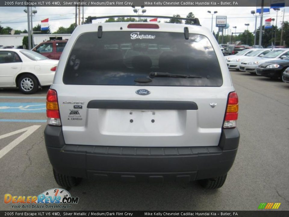 2005 Ford Escape XLT V6 4WD Silver Metallic / Medium/Dark Flint Grey Photo #4