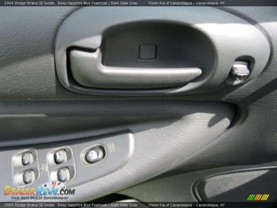 2004 Dodge Stratus SE Sedan Deep Sapphire Blue Pearlcoat / Dark Slate Gray Photo #22