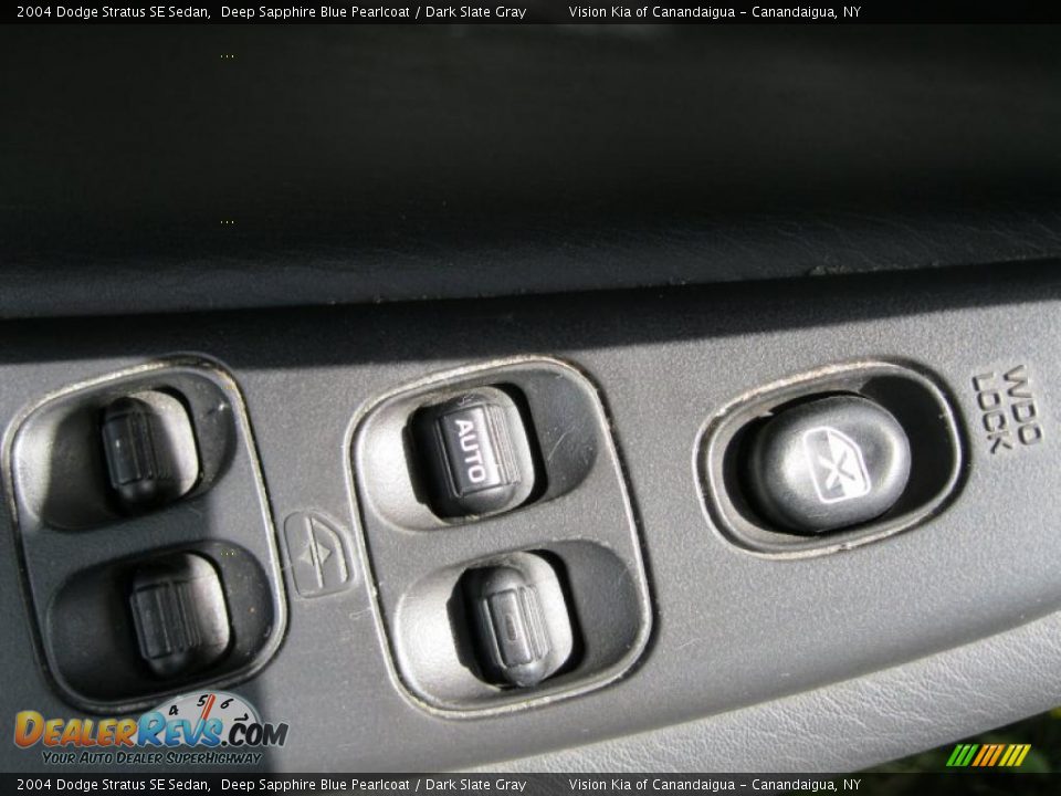 2004 Dodge Stratus SE Sedan Deep Sapphire Blue Pearlcoat / Dark Slate Gray Photo #23
