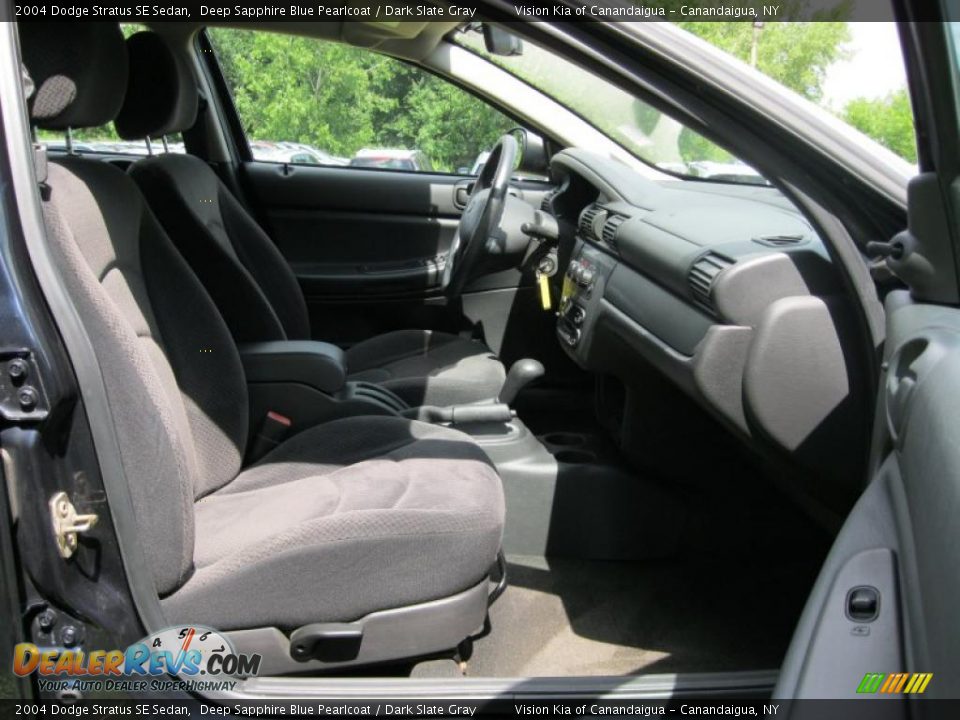 2004 Dodge Stratus SE Sedan Deep Sapphire Blue Pearlcoat / Dark Slate Gray Photo #24