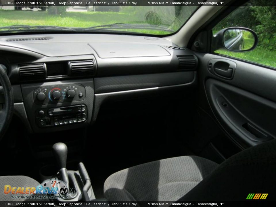 2004 Dodge Stratus SE Sedan Deep Sapphire Blue Pearlcoat / Dark Slate Gray Photo #26