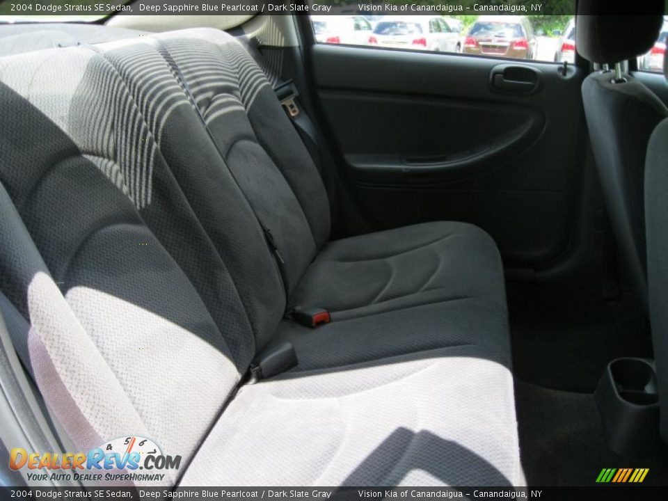 2004 Dodge Stratus SE Sedan Deep Sapphire Blue Pearlcoat / Dark Slate Gray Photo #28