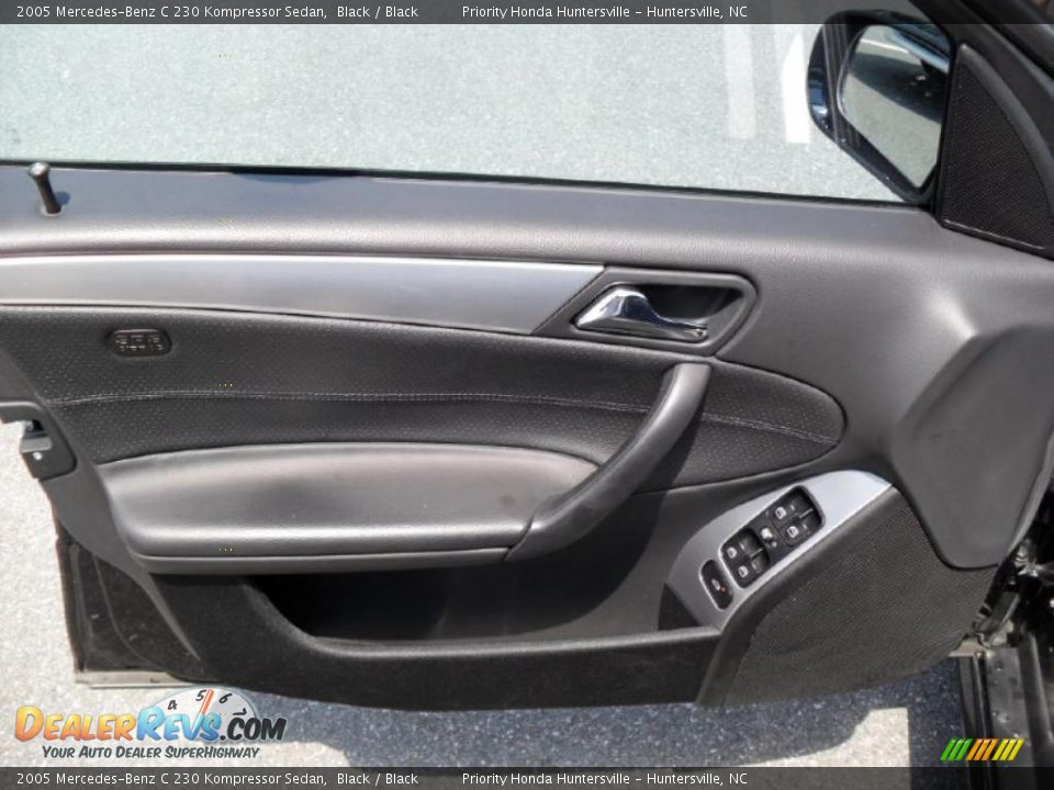 2005 Mercedes-Benz C 230 Kompressor Sedan Black / Black Photo #8
