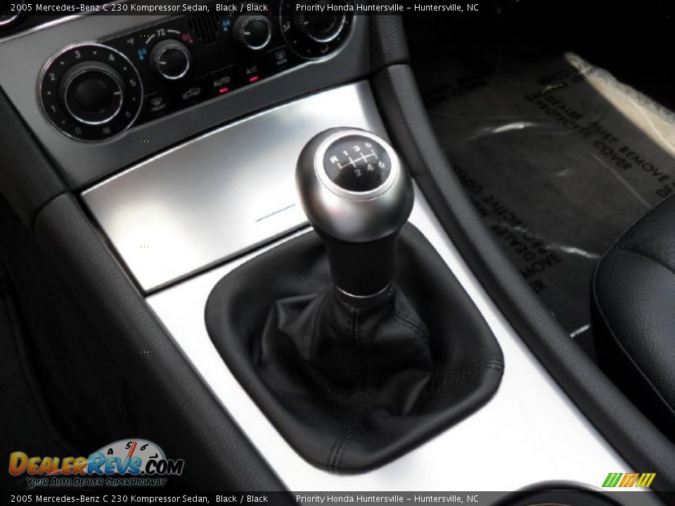 2005 Mercedes-Benz C 230 Kompressor Sedan Black / Black Photo #11