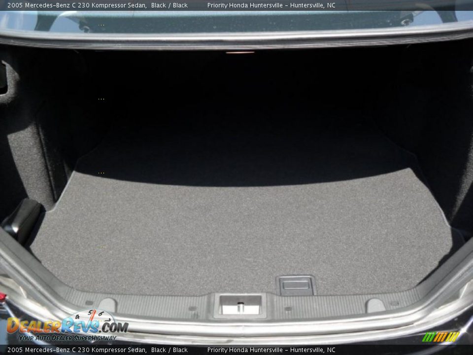 2005 Mercedes-Benz C 230 Kompressor Sedan Black / Black Photo #16
