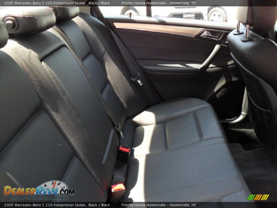 2005 Mercedes-Benz C 230 Kompressor Sedan Black / Black Photo #17