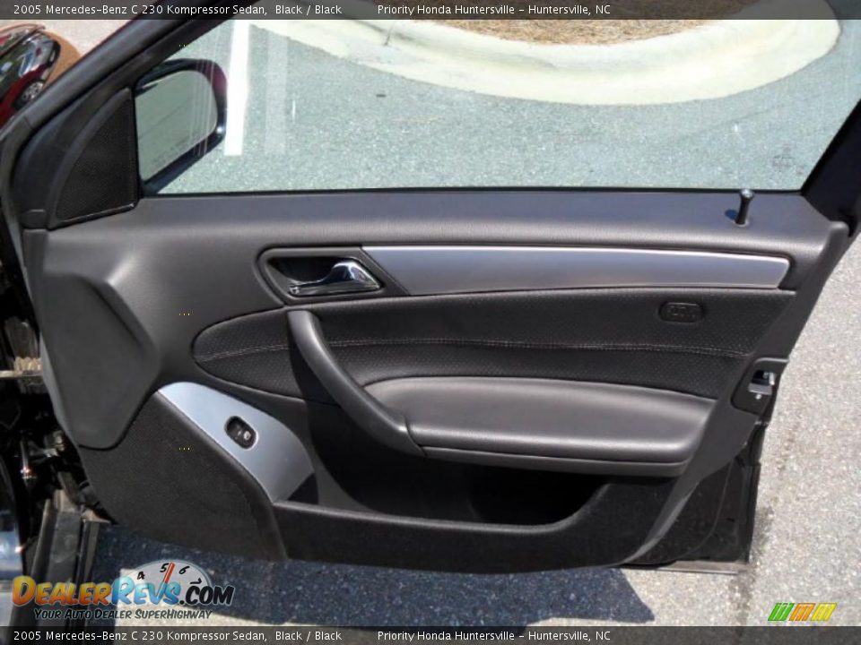 2005 Mercedes-Benz C 230 Kompressor Sedan Black / Black Photo #21