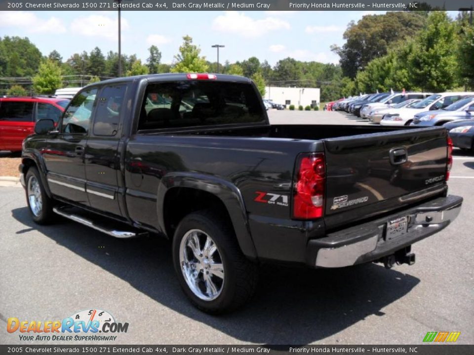 2005 Chevrolet Silverado 1500 Z71 Extended Cab 4x4 Dark Gray Metallic / Medium Gray Photo #2