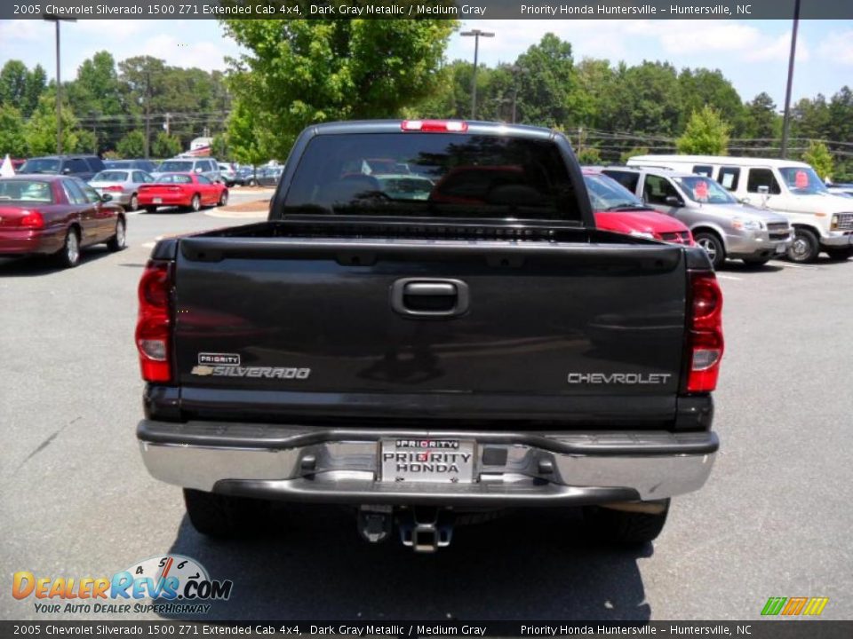 2005 Chevrolet Silverado 1500 Z71 Extended Cab 4x4 Dark Gray Metallic / Medium Gray Photo #3