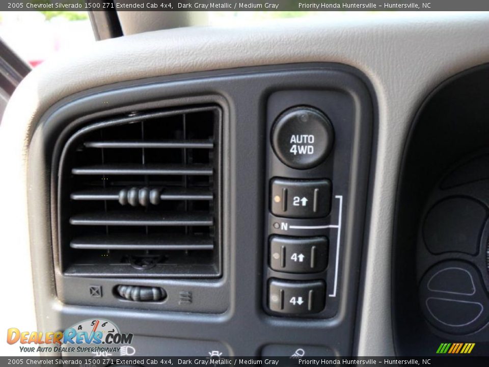 2005 Chevrolet Silverado 1500 Z71 Extended Cab 4x4 Dark Gray Metallic / Medium Gray Photo #11