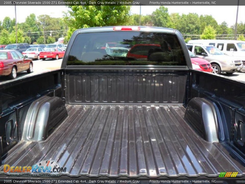 2005 Chevrolet Silverado 1500 Z71 Extended Cab 4x4 Dark Gray Metallic / Medium Gray Photo #16