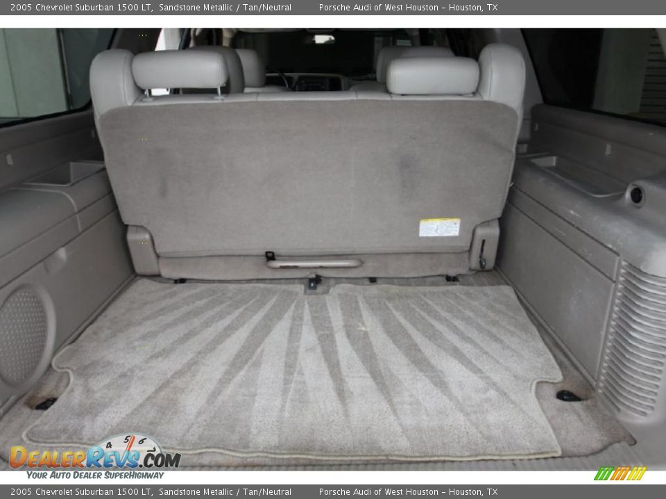 2005 Chevrolet Suburban 1500 LT Sandstone Metallic / Tan/Neutral Photo #10