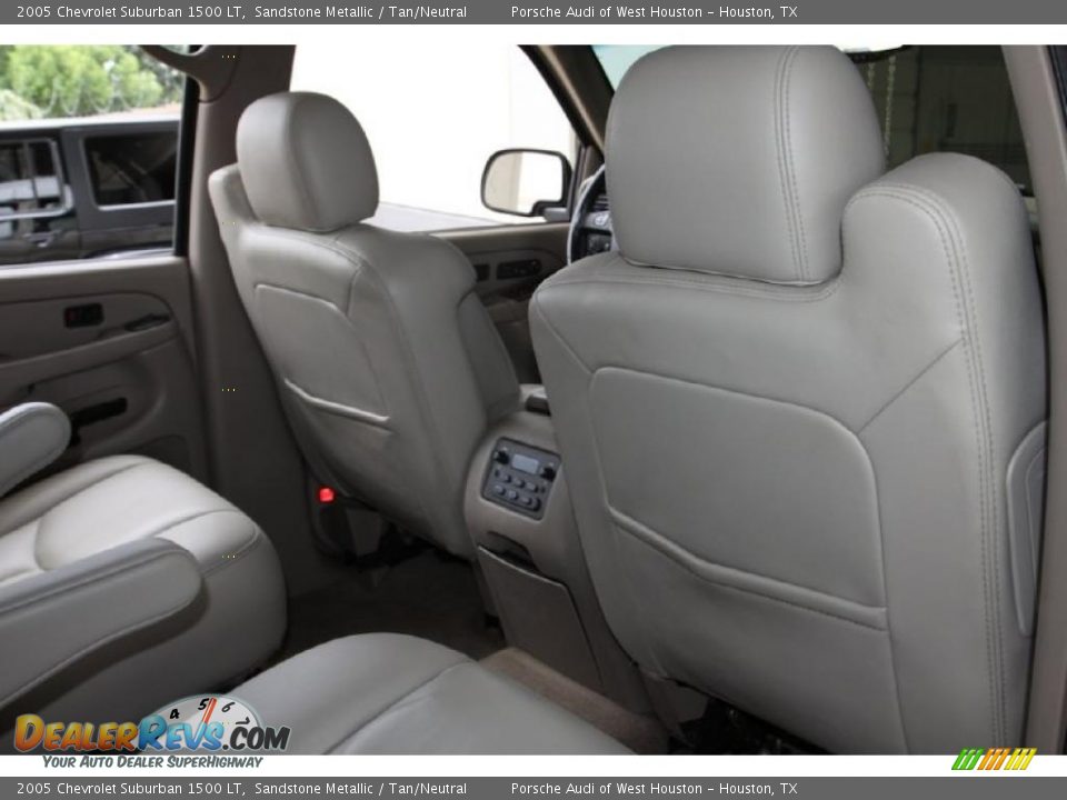 2005 Chevrolet Suburban 1500 LT Sandstone Metallic / Tan/Neutral Photo #12