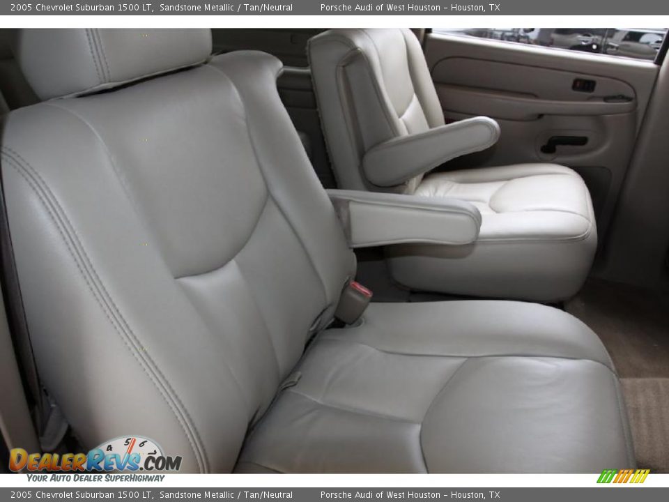 2005 Chevrolet Suburban 1500 LT Sandstone Metallic / Tan/Neutral Photo #13