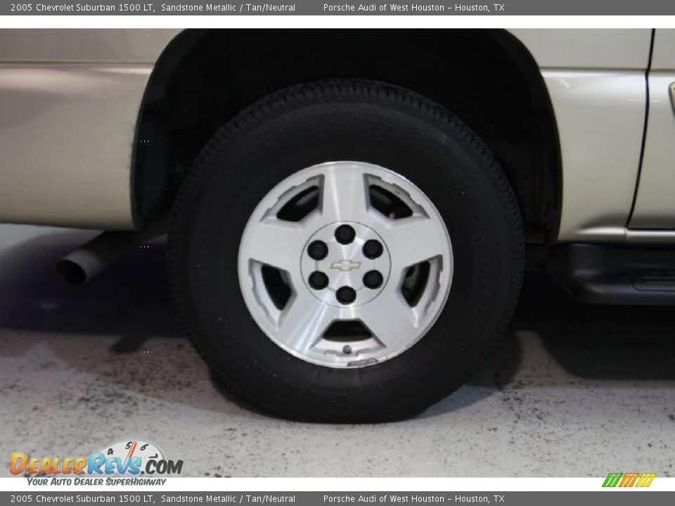 2005 Chevrolet Suburban 1500 LT Sandstone Metallic / Tan/Neutral Photo #18