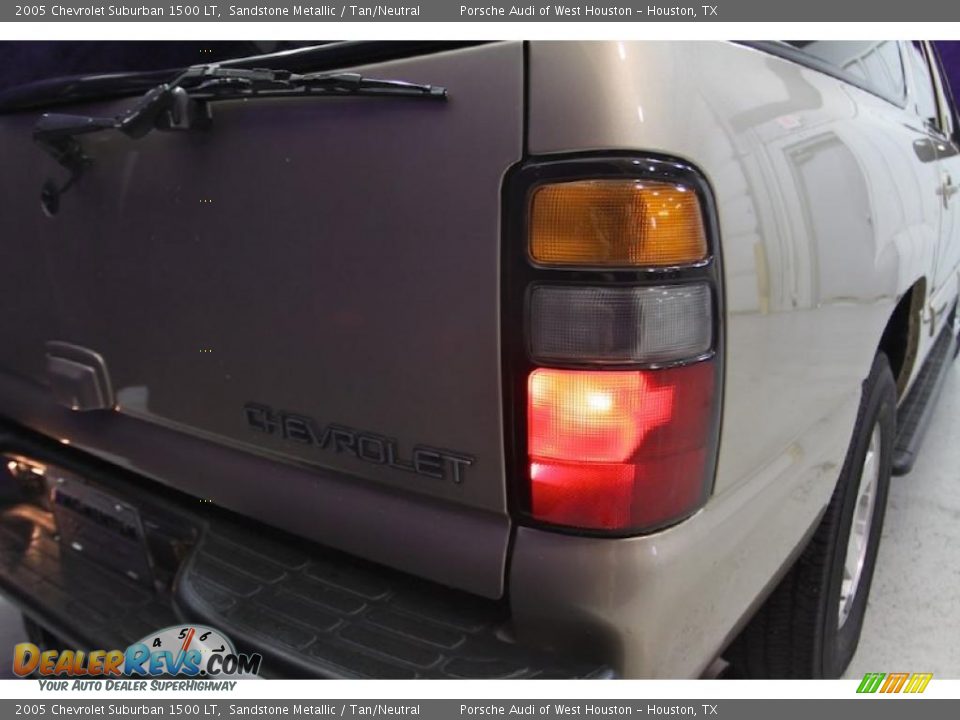2005 Chevrolet Suburban 1500 LT Sandstone Metallic / Tan/Neutral Photo #19