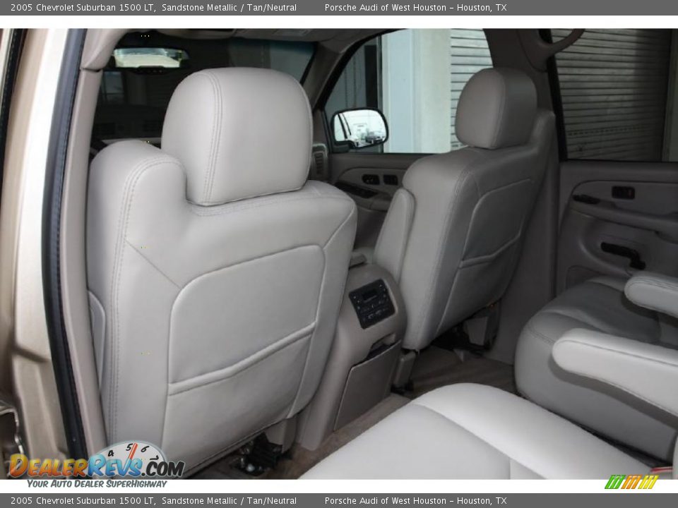 2005 Chevrolet Suburban 1500 LT Sandstone Metallic / Tan/Neutral Photo #32