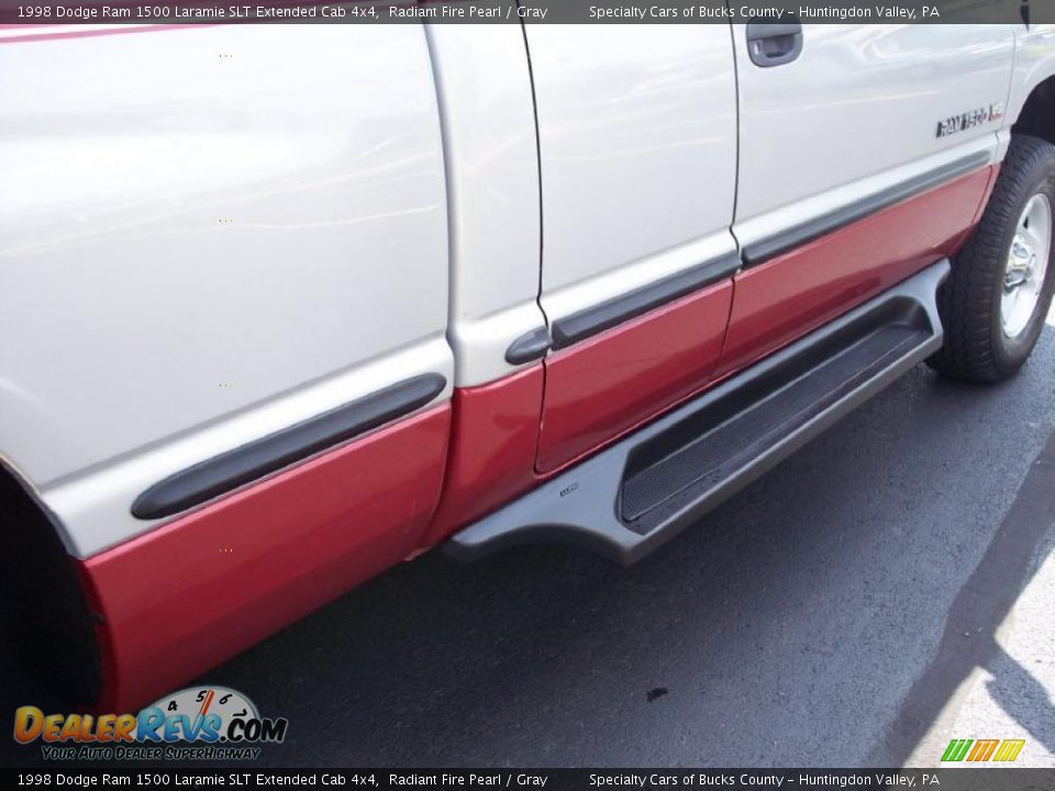 1998 Dodge Ram 1500 Laramie SLT Extended Cab 4x4 Radiant Fire Pearl / Gray Photo #29