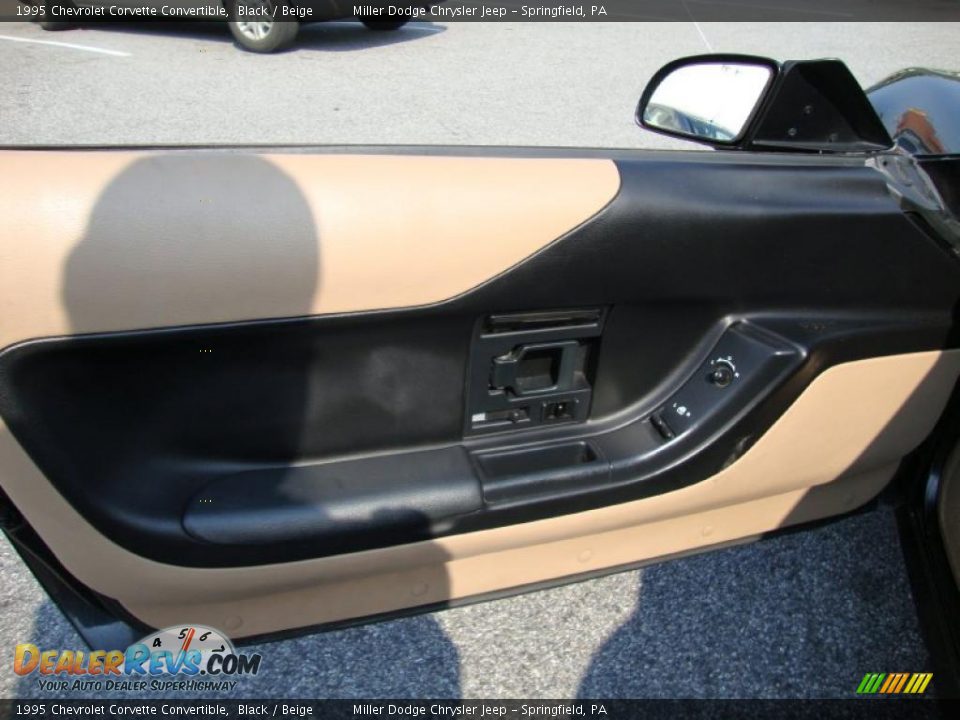 1995 Chevrolet Corvette Convertible Black / Beige Photo #13