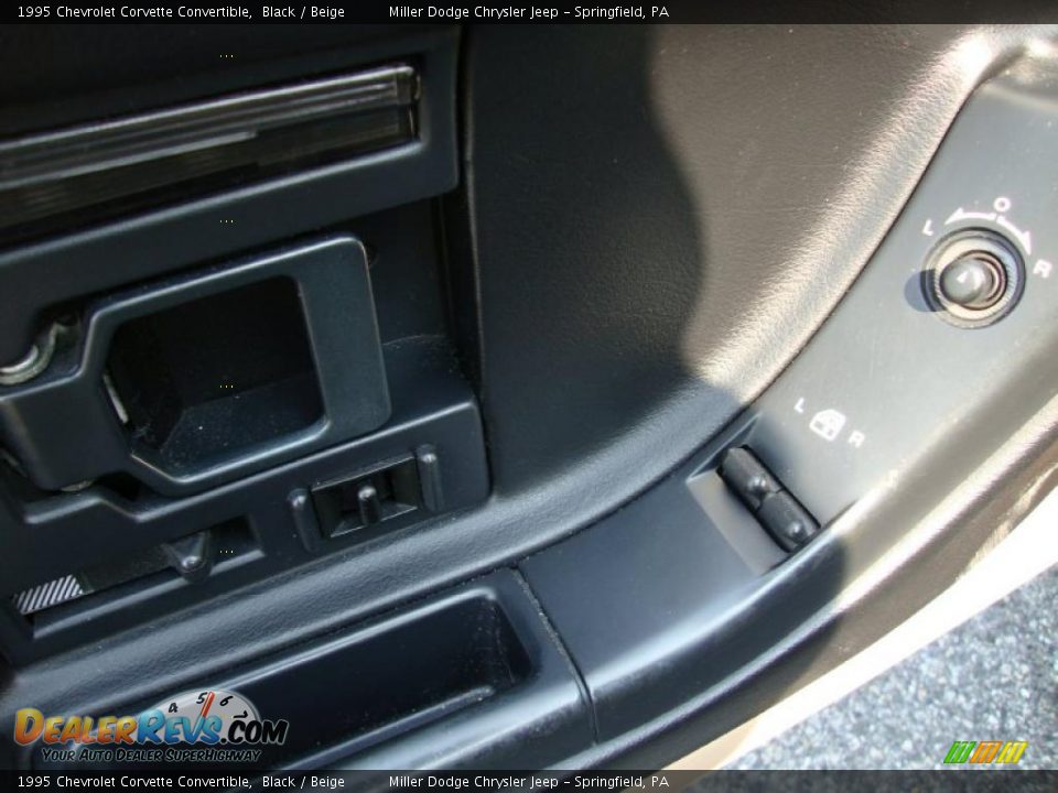 1995 Chevrolet Corvette Convertible Black / Beige Photo #14
