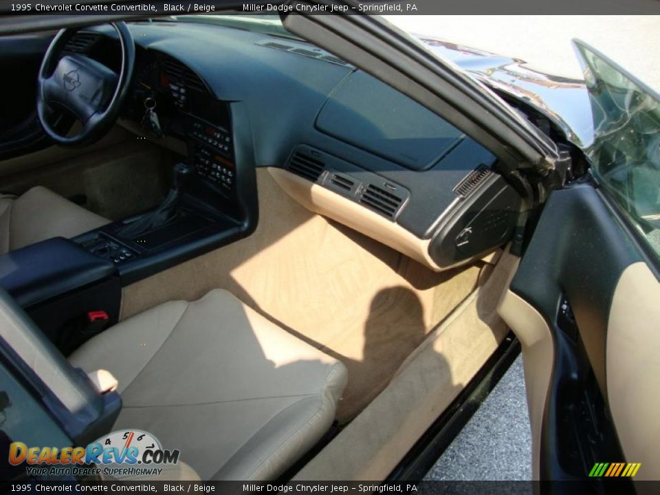 1995 Chevrolet Corvette Convertible Black / Beige Photo #17