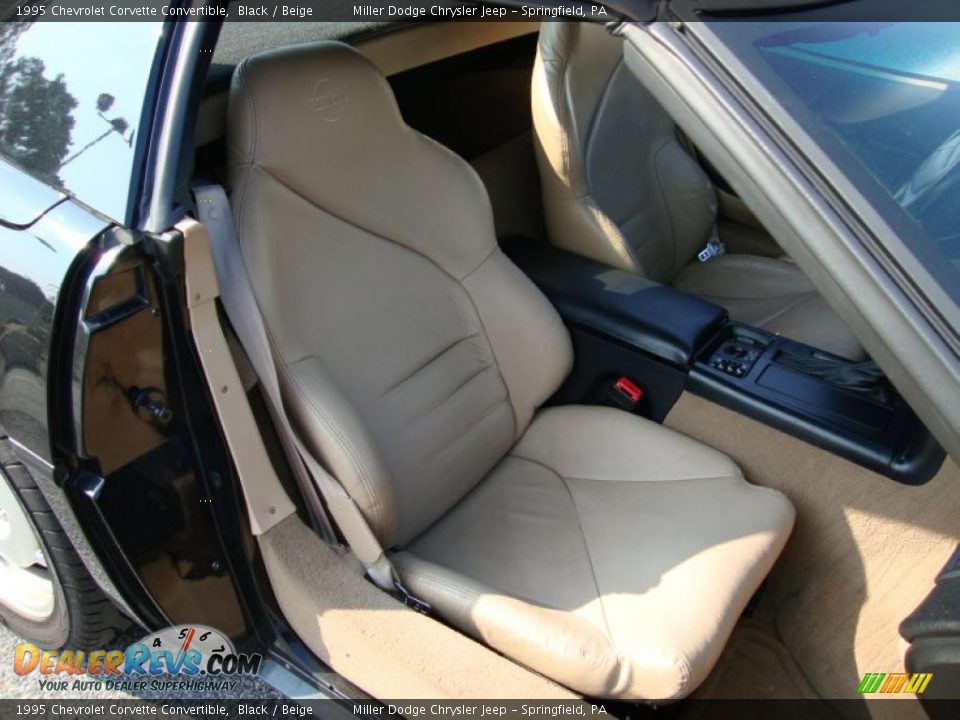 1995 Chevrolet Corvette Convertible Black / Beige Photo #20